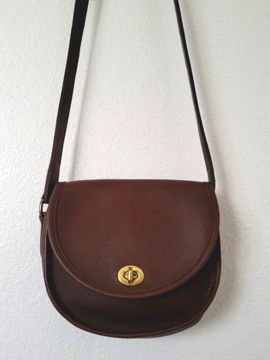 Coach Handbags - COACH Vintage 90’s Watson Crossbody in Dark Brown